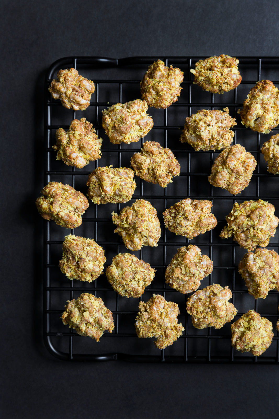 Walnut Croutons Ground Leaf